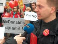 Prosvjed protiv McDonald'sa 2004 [ 38.54 Kb ]