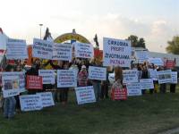 Prosvjedi ispred cirkusa sa životinjama 'Safari' u Zagrebu