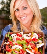 Žena s veganskom salatom [ 67.79 Kb ]