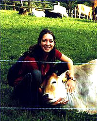 Girl and cow [ 37.15 Kb ]