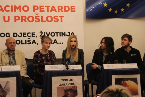 Stru�njaci za zabranu petardi [ 320.84 Kb ]