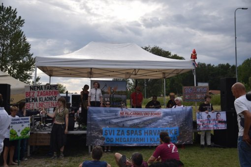 Odr�an prosvjedni koncert protiv megafarmi [ 173.04 Kb ]